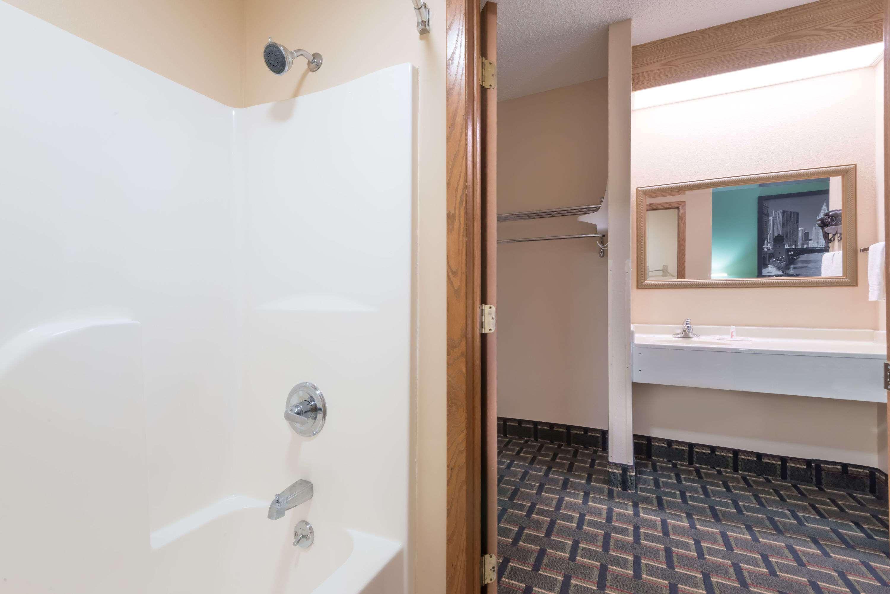 Super 8 By Wyndham Mt. Carmel Il Hotel Mount Carmel Bagian luar foto