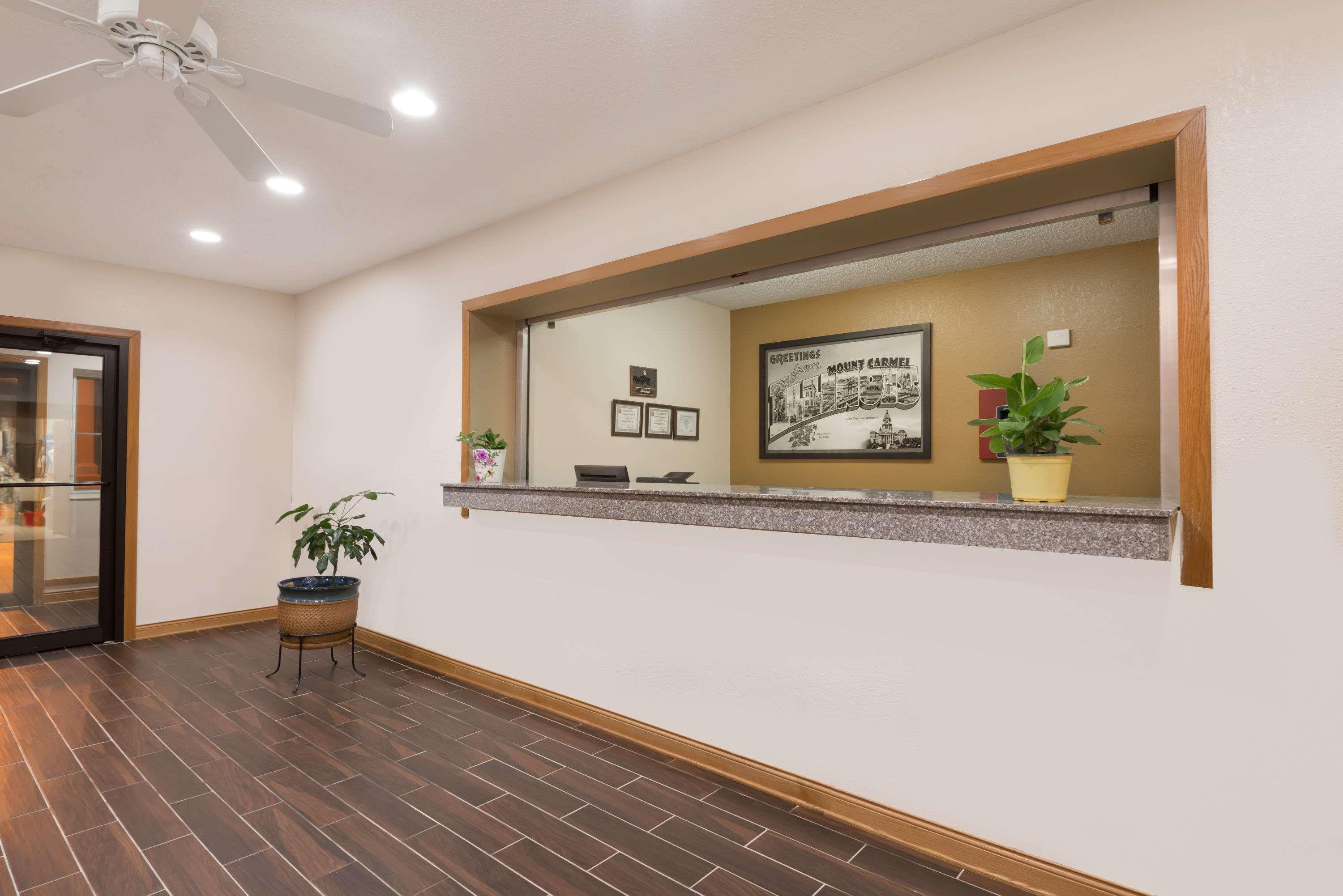 Super 8 By Wyndham Mt. Carmel Il Hotel Mount Carmel Bagian luar foto