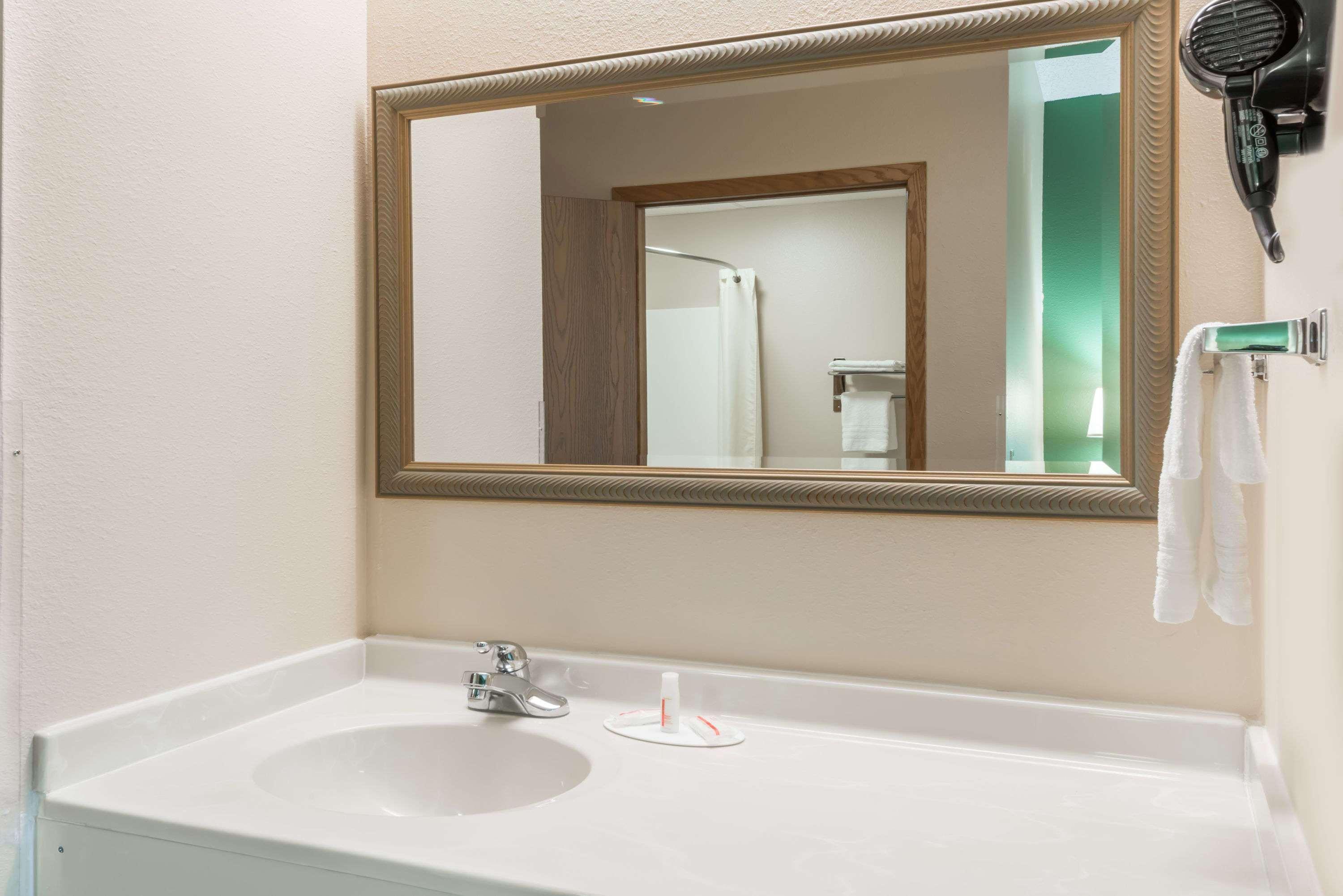 Super 8 By Wyndham Mt. Carmel Il Hotel Mount Carmel Bagian luar foto